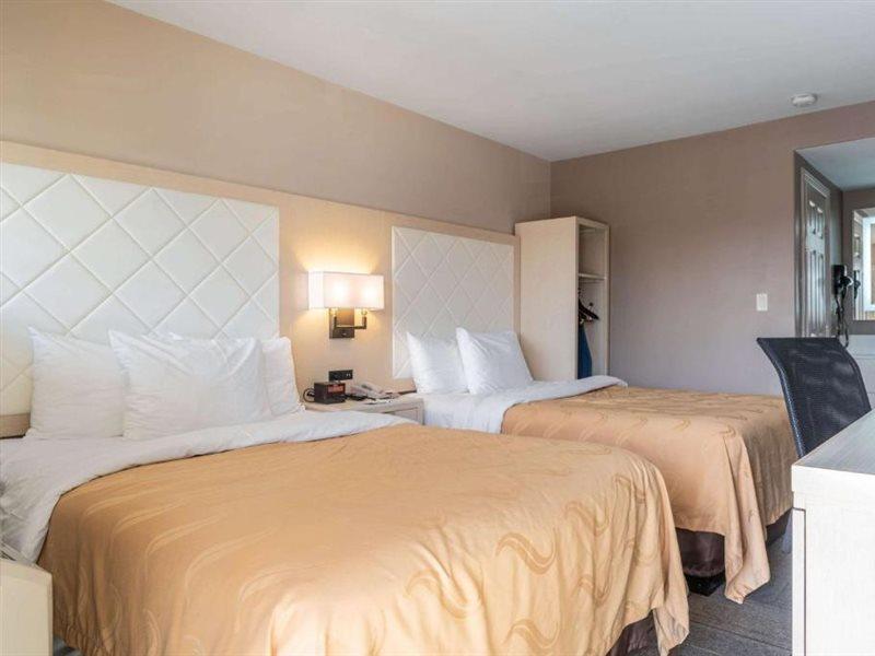 Signature Inn Berkeley Buitenkant foto
